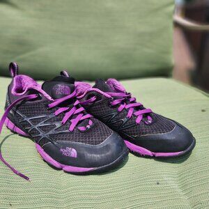 The North Face women's ultra kilowatt shoes black/ purple sz 6 great condition